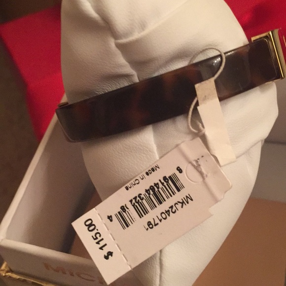 MK's Tortoise Shell Bracelet Retails for $115.- - Picture 4 of 8